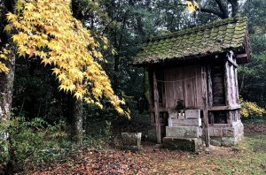 人吉市漆田町　松尾社　王門前神社